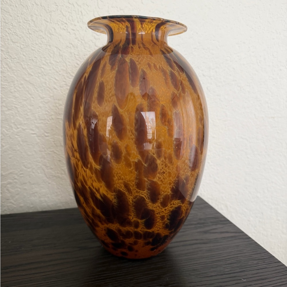 LARGE TORTOISESHELL VASE